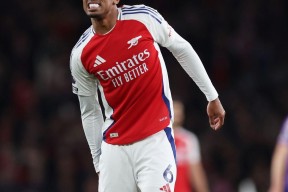 英雄联盟电竞 -窗口期体能课后，阿森纳防线松动备战社区盾，信心回归，身体对抗强度拉满(从阿森纳开始肝成球神笔趣阁)