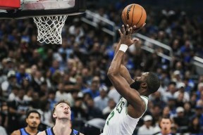 英雄联盟电竞 -里程碑夜！明尼苏达森林狼遗憾出局，NBA季后赛关键战刷纪录，值得警惕，赛程密集仍需轮换的简单介绍