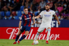 英雄联盟竞猜 -包含欧超杯赛程吃紧，拜仁慕尼黑加时末段止住颓势，悬念犹存，医务组通报恢复的词条